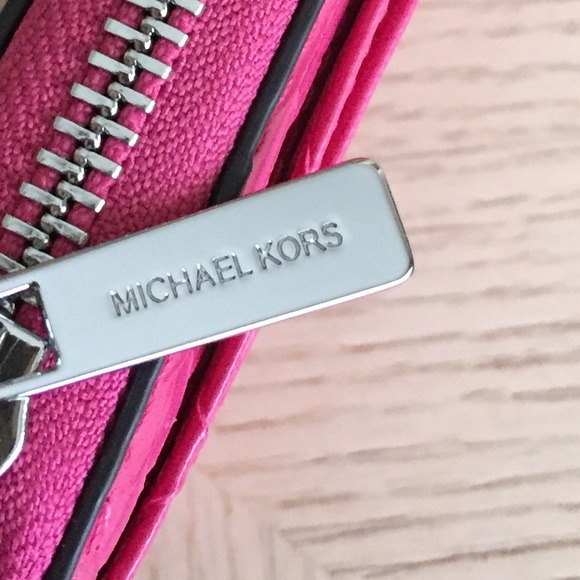 Michael Kors Electric Pink Card Case - Picture 4 of 8